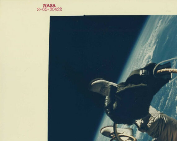 Gemini 4 : Ed White dans l'espace - Red serial number NASA | PHOTO MEMORY
