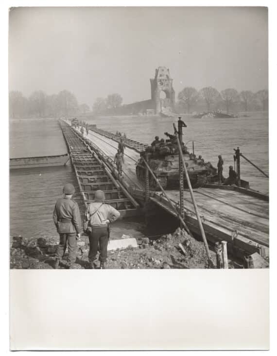 La traversée du Rhin par la 7e armée américaine, photo vintage USIS - Photo Memory